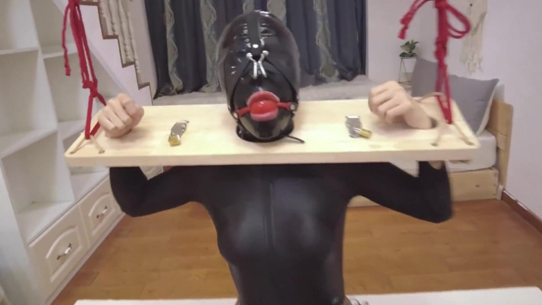 Aisan girl bondage: Mz22 - a Garota de Látex em Algemas e Contenção