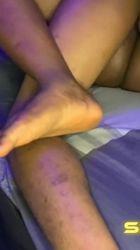Emmie, black, se fait baiser par son voisin
