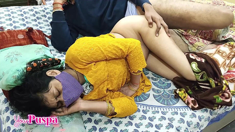 Your Puspa: Hintli kadın yaramaz üvey oğluyla sikişiyor 