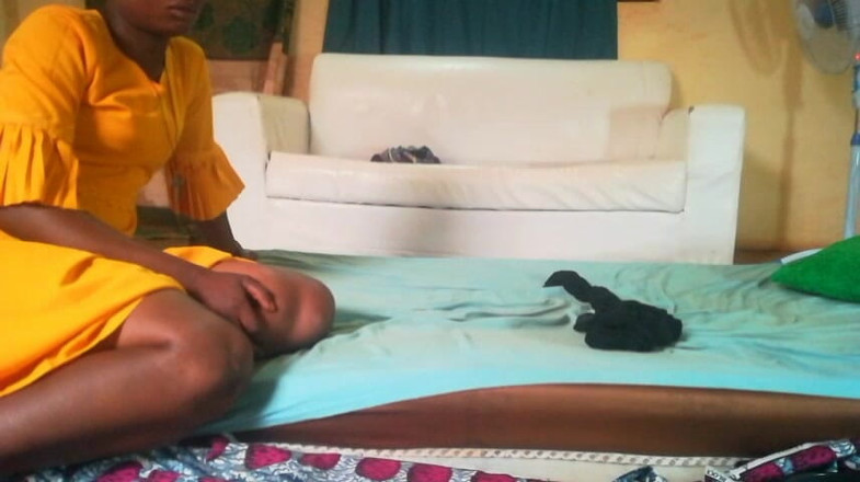 Sex tatie dessi: 我美丽的继女在我面前穿衣服并不羞耻