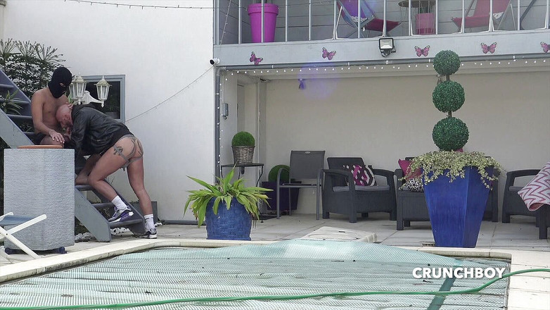 Best French sex tapes bareback: Deville usata crudemente da un cazzo nero xxl