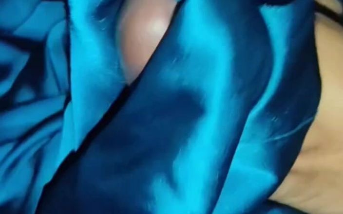 Satin and silky: Porno handjob suut satin - handjob dengan kain sutra biru satin...