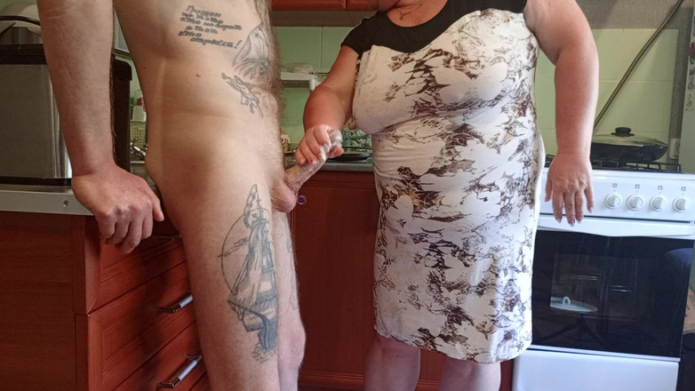 Zona901: Minha sogra viu meu pau e começou a ordenhá-lo até...