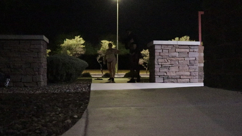 Rendezvousing Assets: मोटी खूबसूरत विशालकाय पत्नी कपड़े उतारती है और उस गांड को वापस सार्वजनिक रूप से फेंकती है! Badblondiemonroe