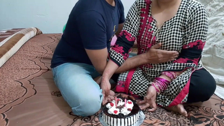 QueenbeautyQB: Lễ kỷ niệm sinh nhật với mẹ kế Ấn Độ