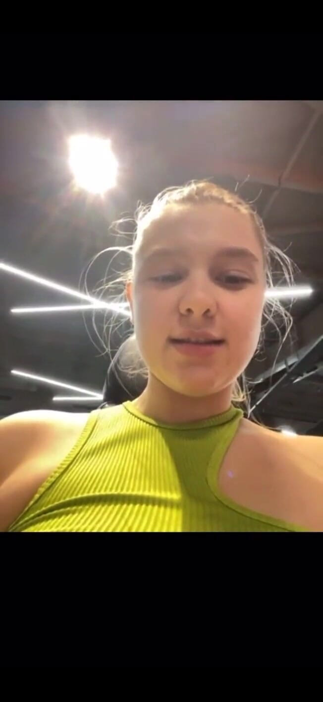 JuiceLussie: Latihan dan melancap di gim