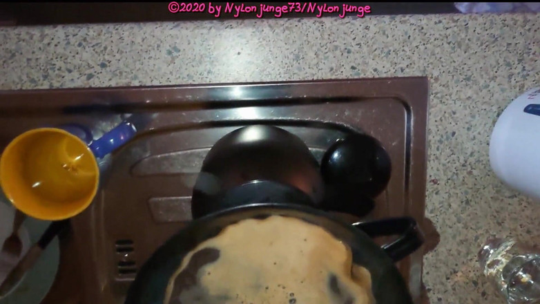 Carmen_Nylonjunge: Kaffee: Volle Blase am Morgen