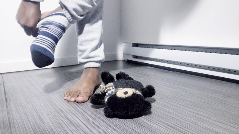 Soft Soleman: Hraji si s plyšáky, bosá (2025)