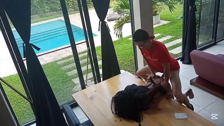 Valera Toro: 타블렛과 소파 침대에서 따먹히는 트랜스 소녀 콜롬비아나