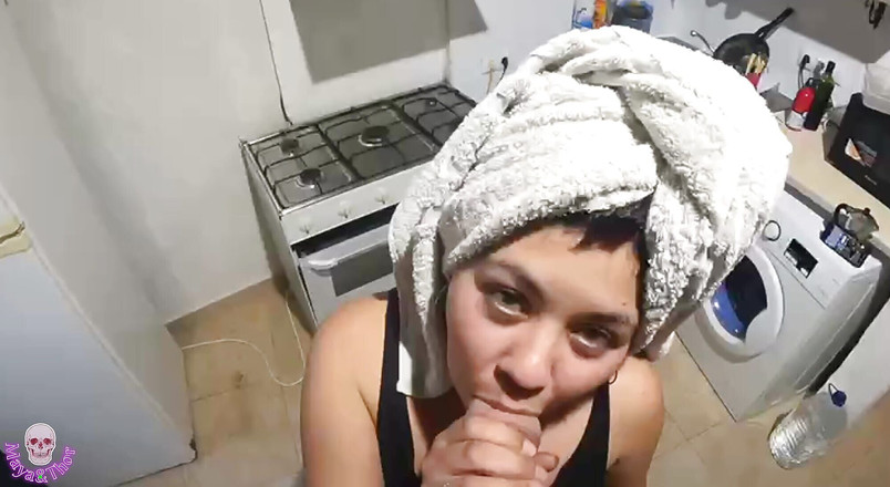 Mayay Thor X: Freche ehefrau bekommt techniker ohne höschen und bh