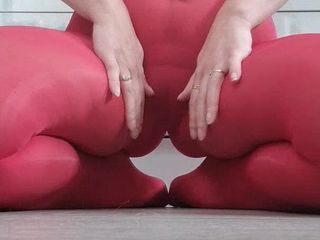 Couple hub: BIG SQUIRT!!! In Red Seamless Pantyhose