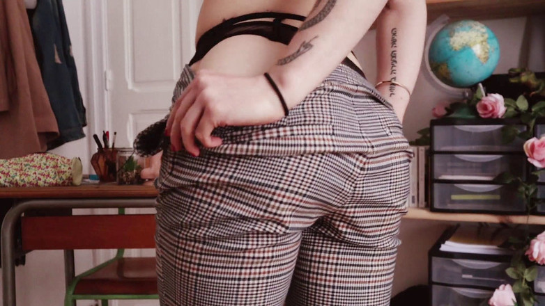 Madelaine_Rousset: Учительница, инструкция по - застукали во время задержания