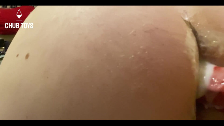 Chub toys: Grote dildo glijdt in mijn dikke kont