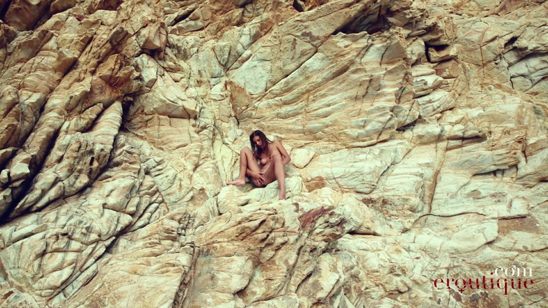 Eroutique: Candice Luca - seks op de rotsen