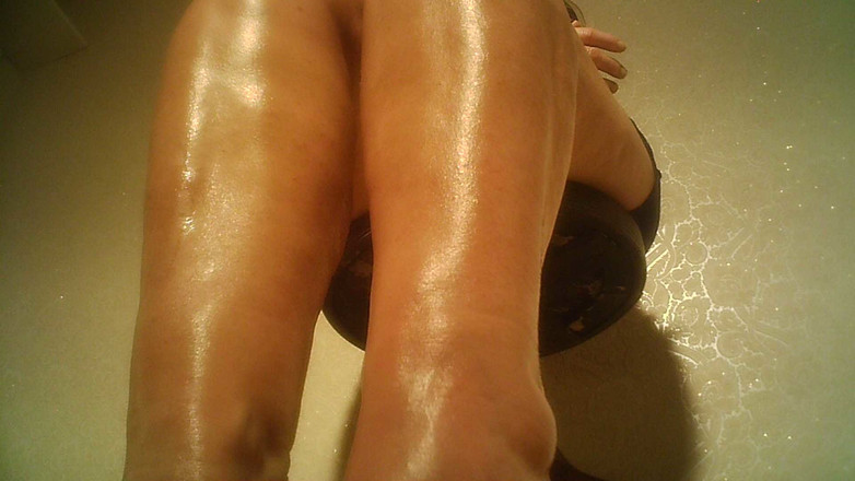 MisS Angel: Close up - cewek dengan kaki jenjang