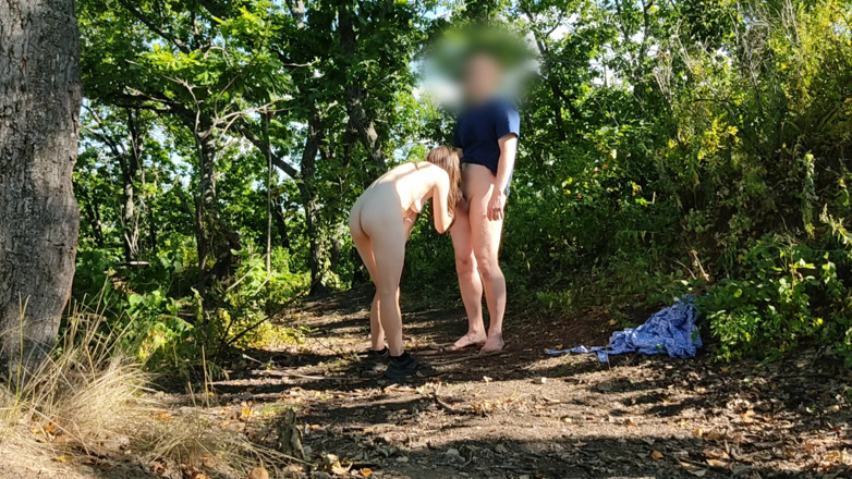 MissPopa: Seksuele vermaak in het bos