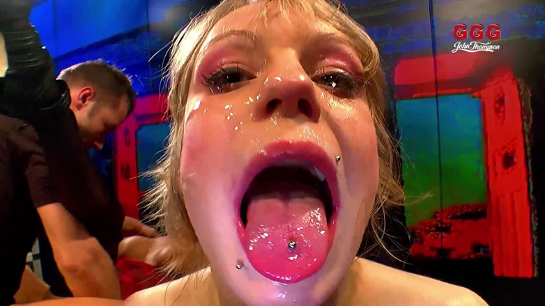 German Hardcore Gangbang: Ggg bukkake sürtüklerin en iyileri döl yutuyor