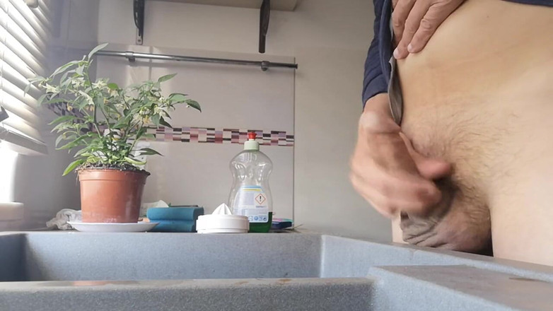 Rafael Torreano: Masturbare cu chiuvetă în bucătărie