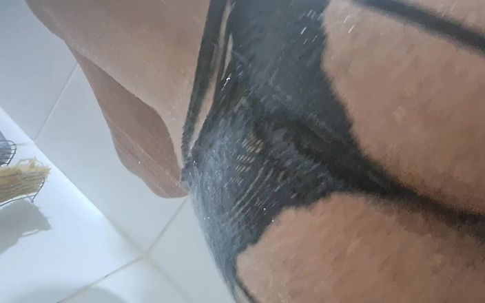 Luluzinha hot sex: Sisy in Shower