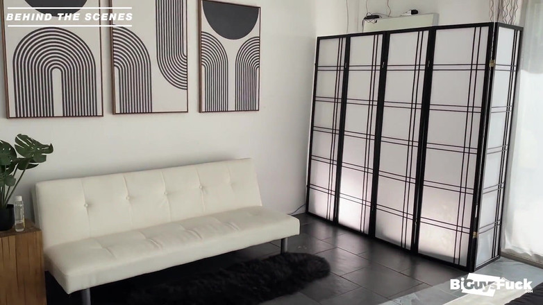 Bi Guys Fuck: 19år Brianna tittar på killar kyssa &amp;knackar ut fnissande!