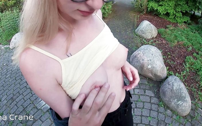 Ana Crane: Girlfriend loves to do blowjob outdoors