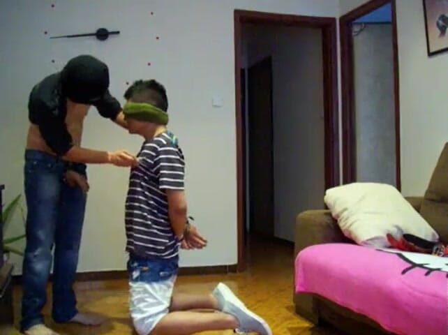 Robyn 3Some: 신인을 강하게 잡다