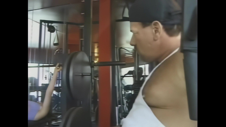 Pornobello: Молода і гаряча брюнетка хоче, щоб її жорстко трахнули в її крихітну попку