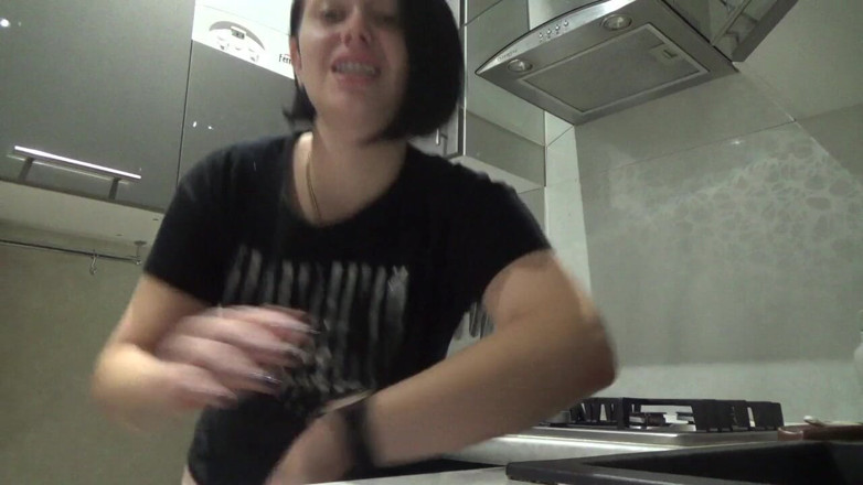 Goddess Misha Goldy: Perverted panty crook and sniffer!