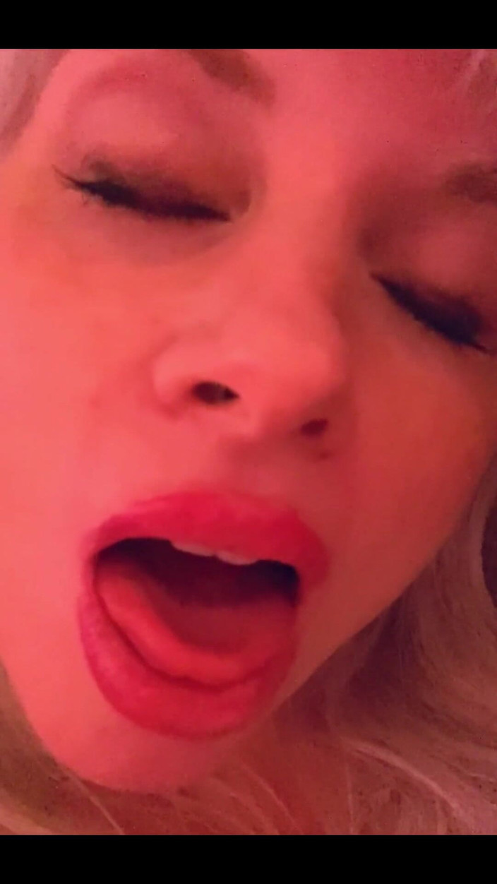 PaintedRose: Cam Menelepon Malam Ini