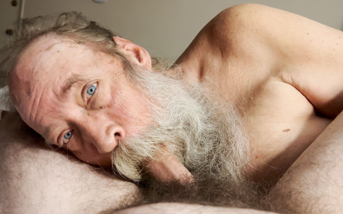 FuzzyBeardBoy: Papa ayı kıllı yarak emiyor ve ona tapıyor