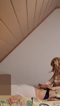 Rubia gordita quería montar mi polla de nuevo en la mañana, sin quitarse los zapatos, se sentó sobre mí