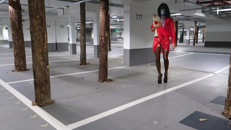 Loreley add: 私のラテックスストッキングに徹底したドレスとプラトーヒール、あなたはどうですか?