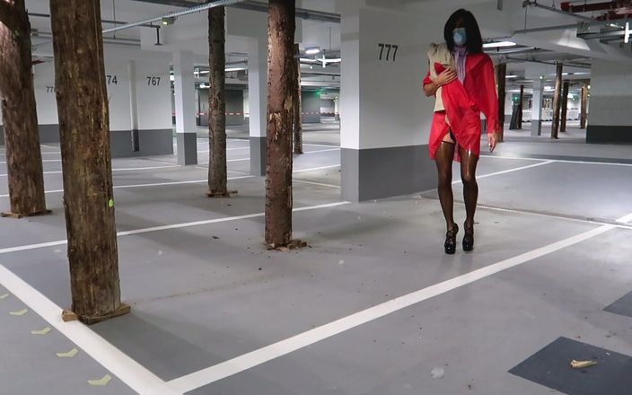 Loreley add: Mis medias de látex con un vestido completo y tacones...