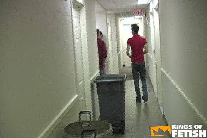 Gay Diaries: Старые и молодые парни, забирающие чуваков и сосут их члены в гостиничном номере