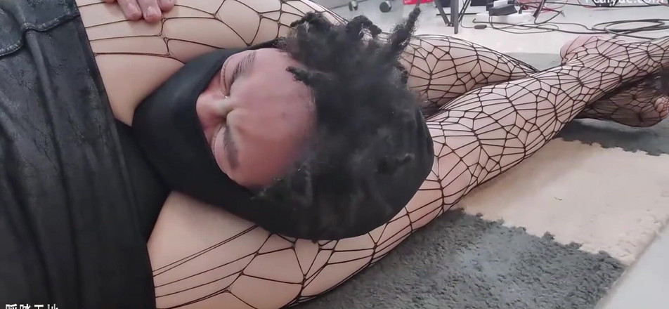 Giantess Domination: Collants, une Amazone se fait éjaculer dessus, partie 3