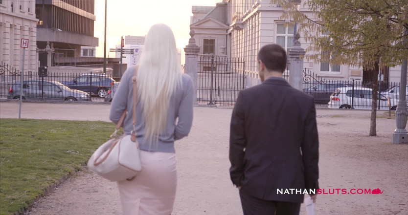 Nathansluts: 거유 체코 Bradburry의 애널 벌리기