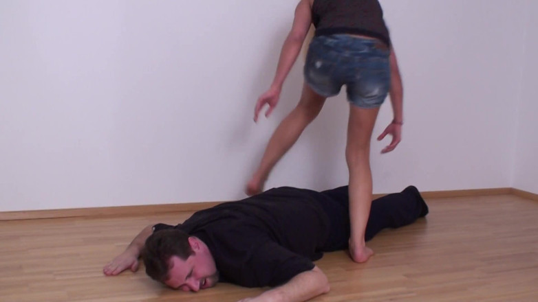 Femdom Austria: Submissive slave under young power