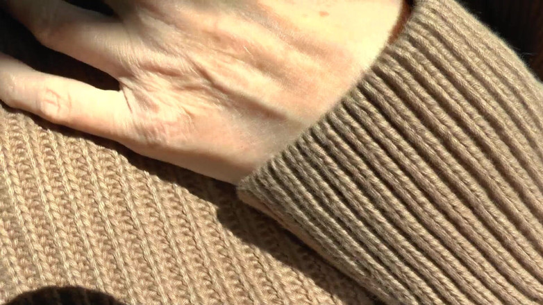 Lady Victoria Valente: 喷到我的毛衣上！维多利亚·瓦伦特夫人穿着厚重高领毛衣