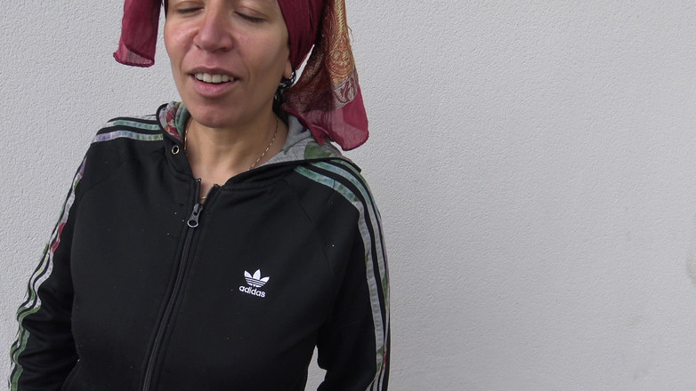 Souzan Halabi: Beurette îi face unui străin o labă în timpul pauzei la supermarket