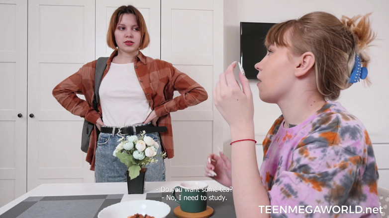 Teen Mega World: Čaj a sex jsou nejlepší léky