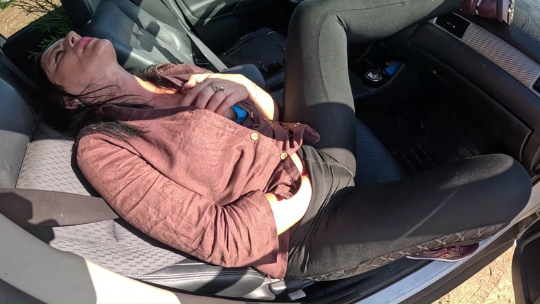 MilfyCalla: Islak oral seks ve büyük göğüslerle azdırma - deve toynağı, inliyor...