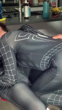 Büyük yarak birden fazla anal ve amcık üçlü grup seks yapıyor ve hentai tarzı 2 örümcek kızla sikişiyor