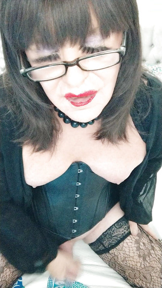 Emma Browne: Ejaculare cu transsexuală cu țâțe mari