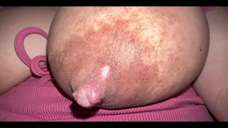 PinayWildHotCouple: क्या तुम मेरे उछलते दूधिया बड़े स्तन चूसना चाहते हो?