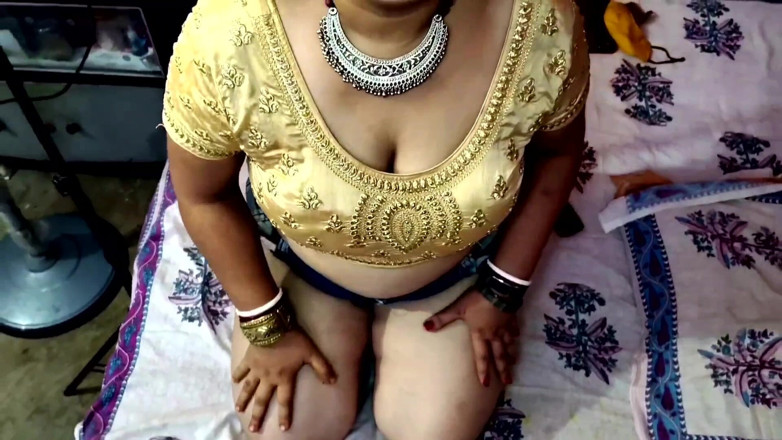 Aou36: Indian Desi Bhabhi Fucking with Her Husband S Boss