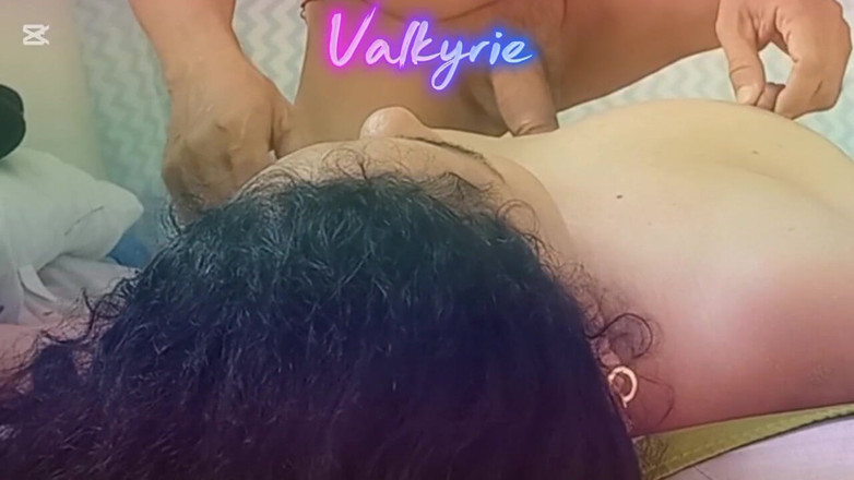 Valkyrieandluigy: Жена делает минет глубоко в глотку