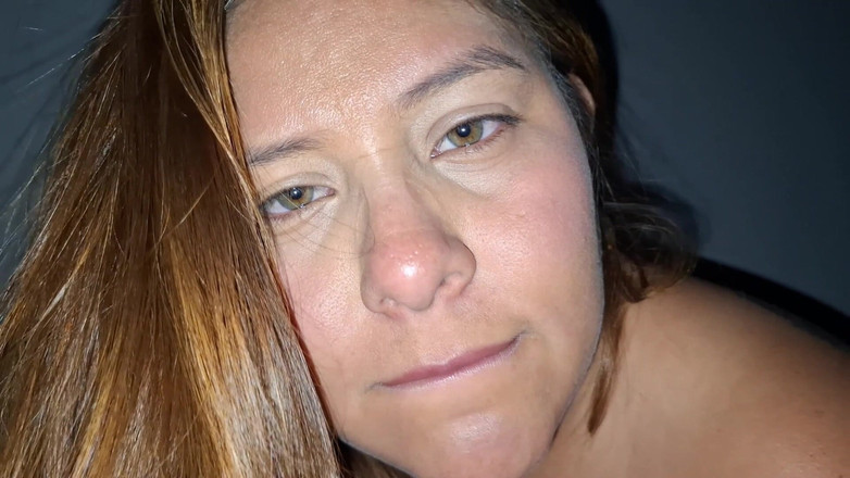 SugarPose: Close-up bbw-latina likt een dildo, masturbeert en tieten spelen