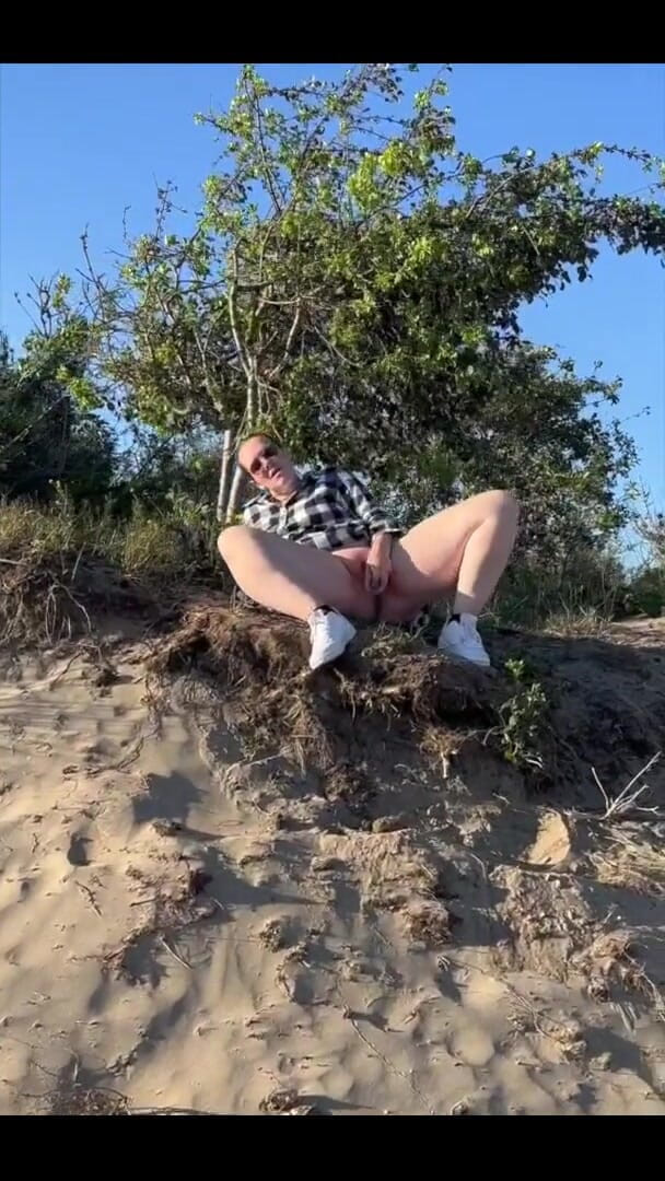 Naughty Mila: 变得太饥渴了，我需要和自己一起玩