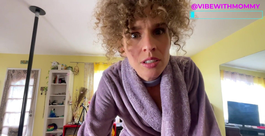 VibeWithMommy: Rozzlobená macecha tě potrestá připínákem