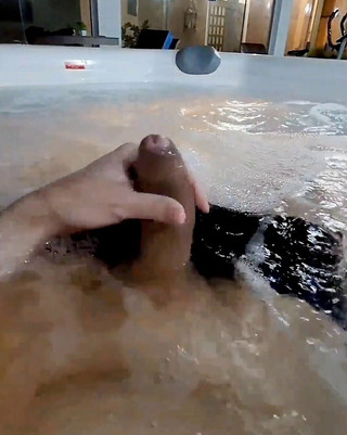 Lkdick8: Divertimento nella vasca da bagno all'aperto.